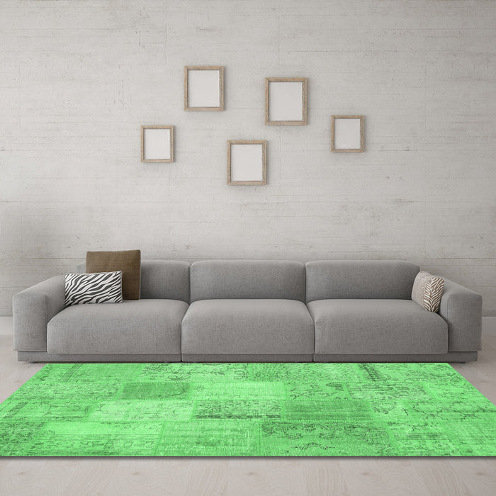 Machine Washable Patchwork Emerald Green Transitional Area Rugs in a Living Room,, wshcon1889emgrn