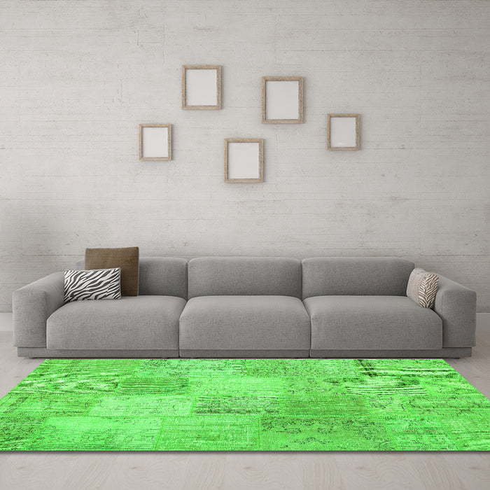 Machine Washable Patchwork Green Transitional Area Rugs in a Living Room,, wshcon1889grn