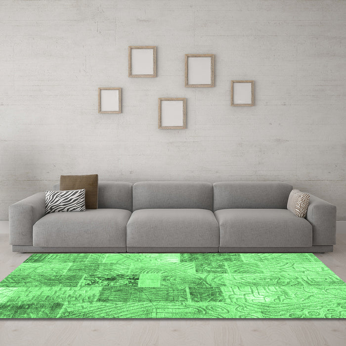 Machine Washable Patchwork Emerald Green Transitional Area Rugs in a Living Room,, wshcon1890emgrn