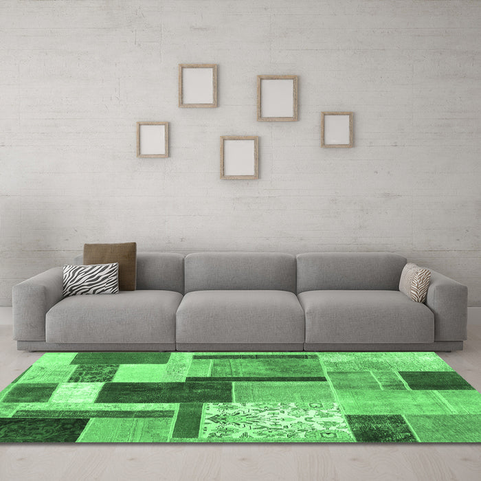 Machine Washable Patchwork Emerald Green Transitional Area Rugs in a Living Room,, wshcon1891emgrn