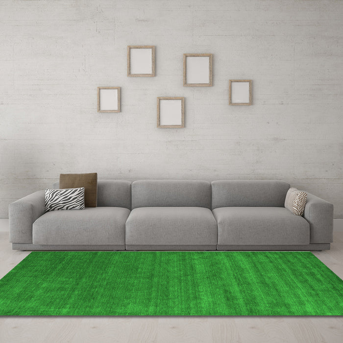 Machine Washable Abstract Green Contemporary Area Rugs in a Living Room,, wshcon18grn