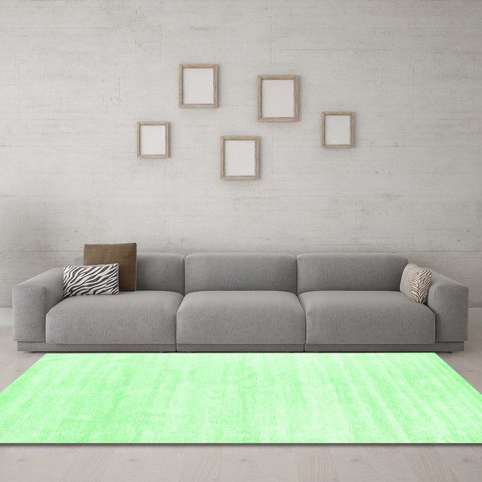 Machine Washable Solid Emerald Green Modern Area Rugs in a Living Room,, wshcon1925emgrn