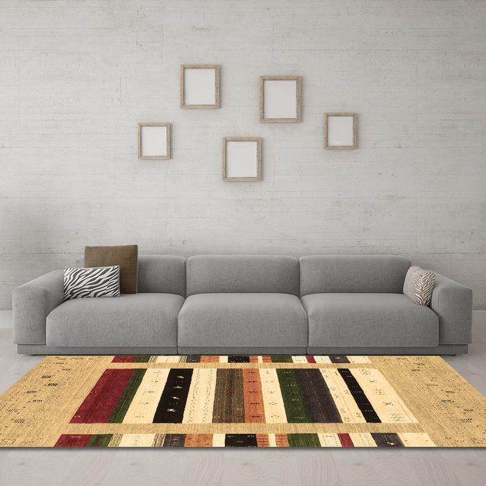 Machine Washable Abstract Brown Contemporary Rug in a Living Room,, wshcon1927brn