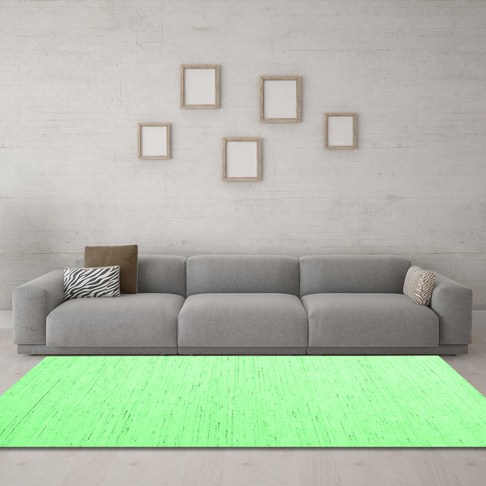 Machine Washable Solid Emerald Green Modern Area Rugs in a Living Room,, wshcon1929emgrn