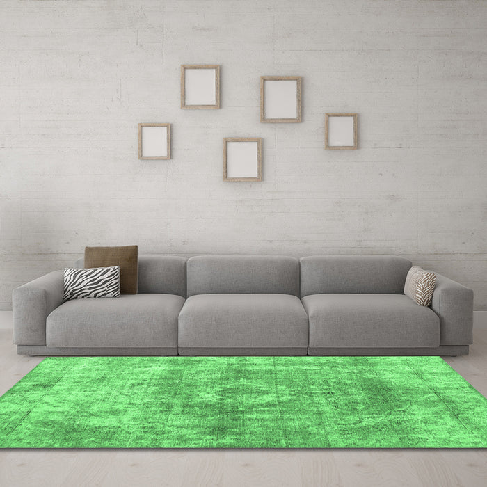 Machine Washable Abstract Emerald Green Contemporary Area Rugs in a Living Room,, wshcon1933emgrn