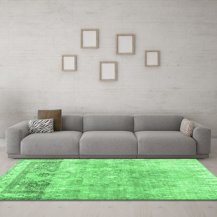 Machine Washable Abstract Emerald Green Contemporary Area Rugs in a Living Room,, wshcon1938emgrn