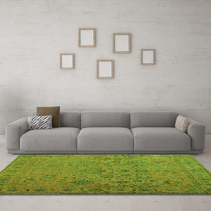 Machine Washable Abstract Green Contemporary Area Rugs in a Living Room,, wshcon1939grn
