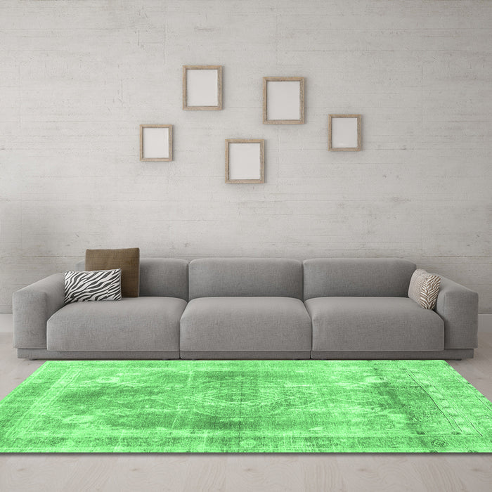 Machine Washable Abstract Emerald Green Contemporary Area Rugs in a Living Room,, wshcon1941emgrn