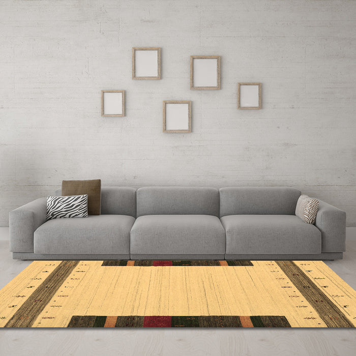 Machine Washable Abstract Brown Contemporary Rug in a Living Room,, wshcon1954brn