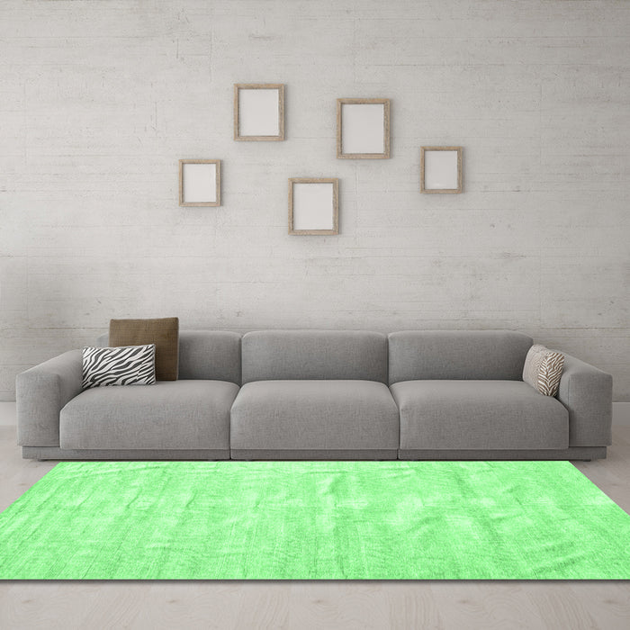 Machine Washable Solid Emerald Green Modern Area Rugs in a Living Room,, wshcon1960emgrn