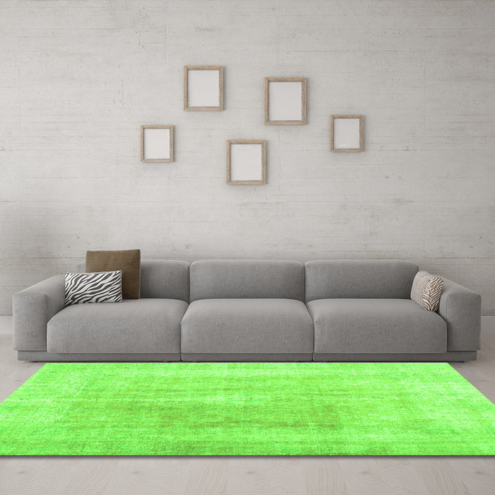 Machine Washable Abstract Green Contemporary Area Rugs in a Living Room,, wshcon1974grn