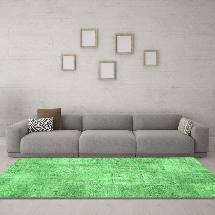 Machine Washable Patchwork Emerald Green Transitional Area Rugs in a Living Room,, wshcon1978emgrn