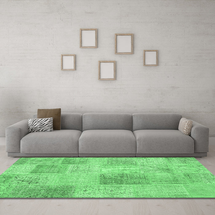 Machine Washable Patchwork Emerald Green Transitional Area Rugs in a Living Room,, wshcon1980emgrn