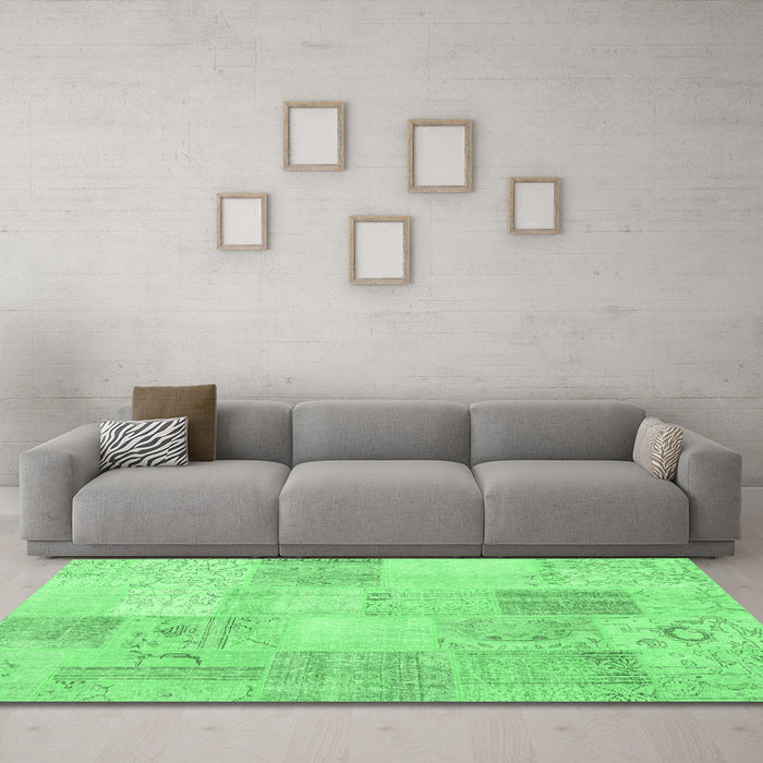 Machine Washable Patchwork Emerald Green Transitional Area Rugs in a Living Room,, wshcon1982emgrn