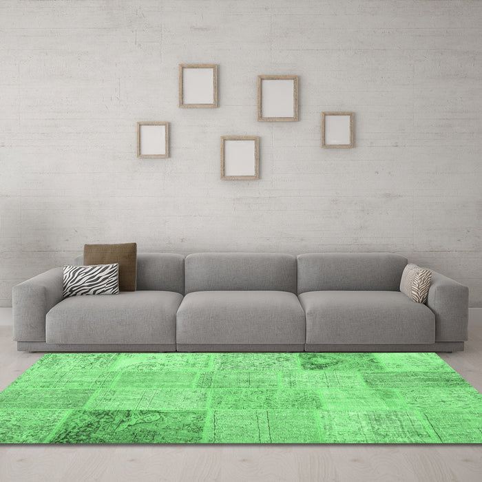 Machine Washable Patchwork Emerald Green Transitional Area Rugs in a Living Room,, wshcon1984emgrn