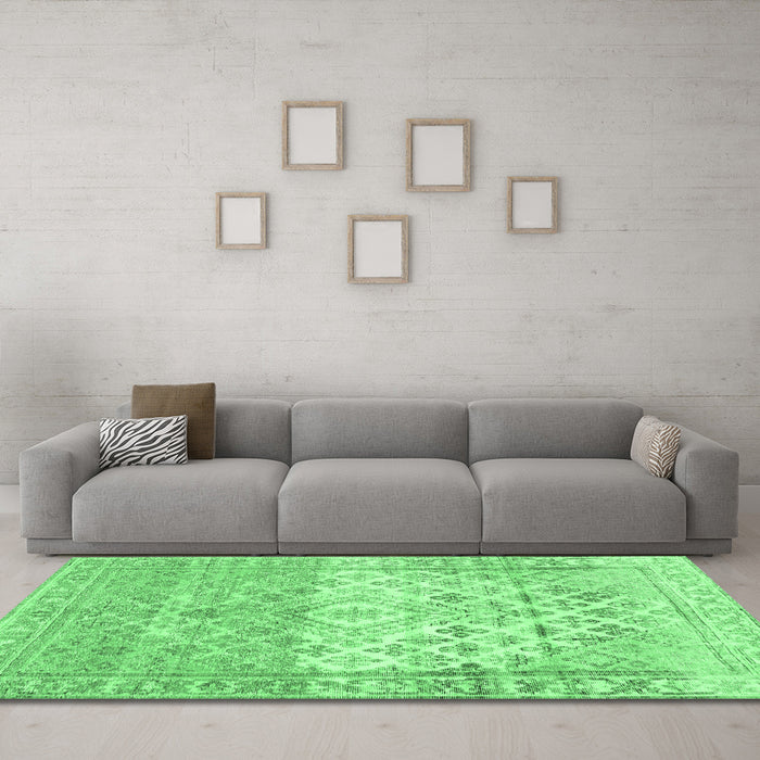Machine Washable Abstract Emerald Green Contemporary Area Rugs in a Living Room,, wshcon2008emgrn