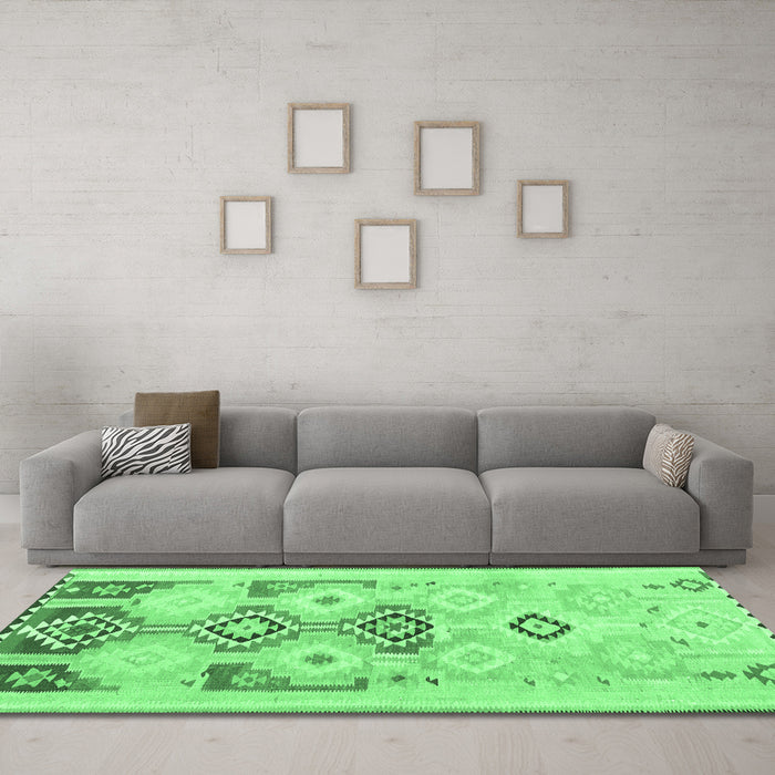 Machine Washable Southwestern Emerald Green Country Area Rugs in a Living Room,, wshcon2019emgrn