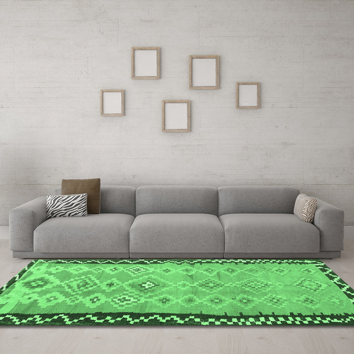 Machine Washable Oriental Emerald Green Traditional Area Rugs in a Living Room,, wshcon2022emgrn