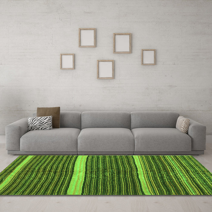 Machine Washable Oriental Green Traditional Area Rugs in a Living Room,, wshcon2023grn