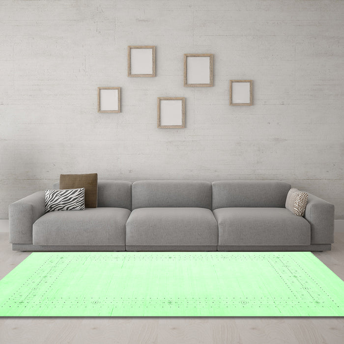 Machine Washable Solid Emerald Green Modern Area Rugs in a Living Room,, wshcon2024emgrn