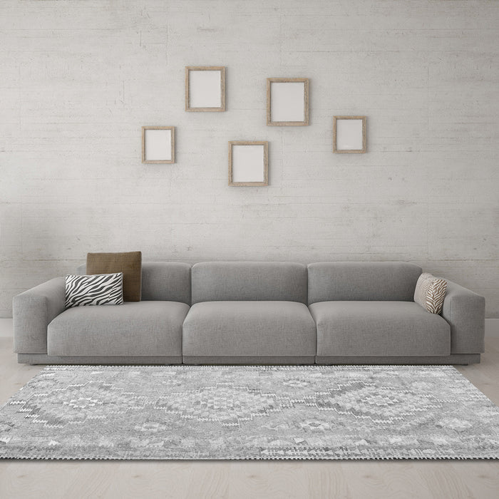 Machine Washable Oriental Gray Traditional Rug in a Living Room,, wshcon2027gry