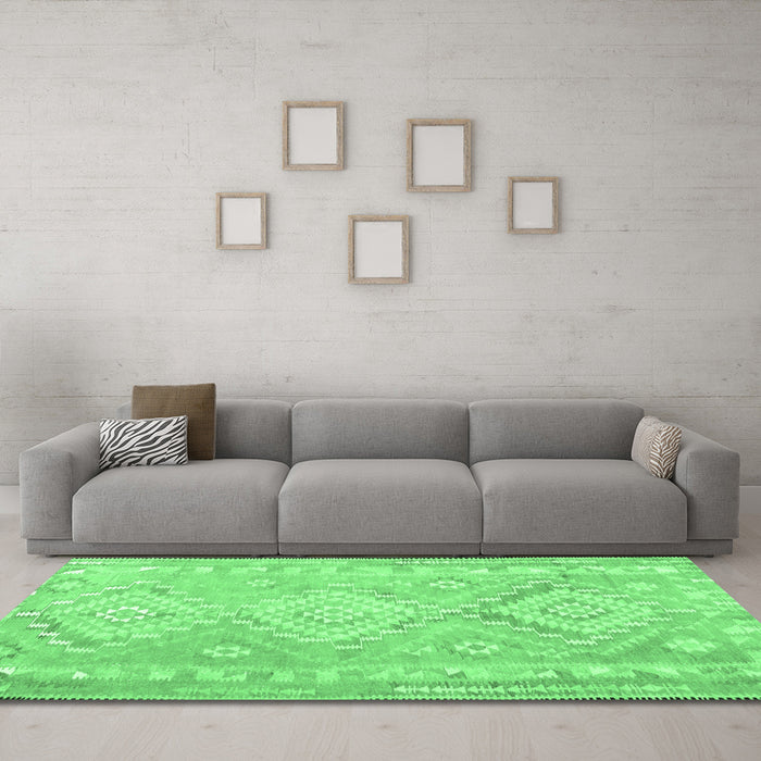Machine Washable Oriental Emerald Green Traditional Area Rugs in a Living Room,, wshcon2027emgrn