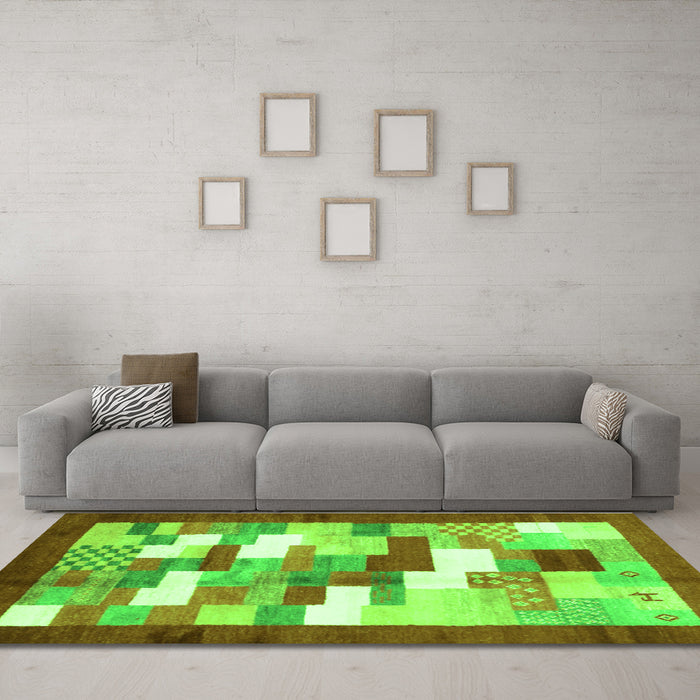 Machine Washable Abstract Green Contemporary Area Rugs in a Living Room,, wshcon2031grn