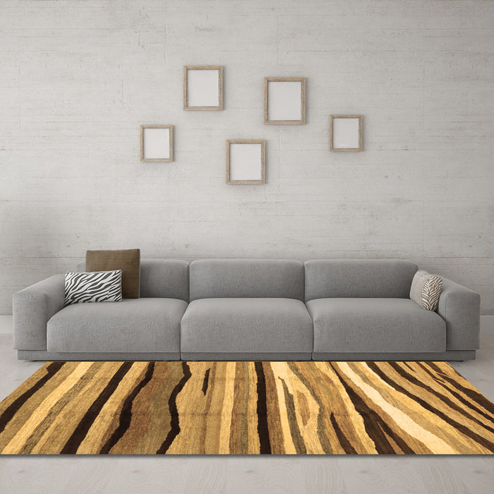 Machine Washable Abstract Brown Contemporary Rug in a Living Room,, wshcon2032brn