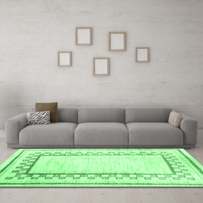 Machine Washable Solid Emerald Green Modern Area Rugs in a Living Room,, wshcon2035emgrn