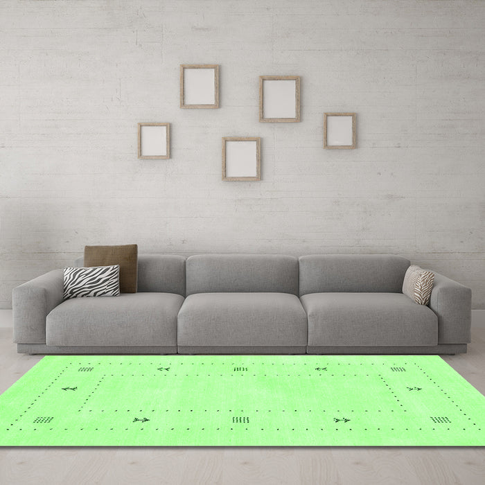 Machine Washable Solid Green Modern Area Rugs in a Living Room,, wshcon2037grn