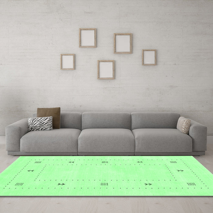 Machine Washable Solid Emerald Green Modern Area Rugs in a Living Room,, wshcon2038emgrn