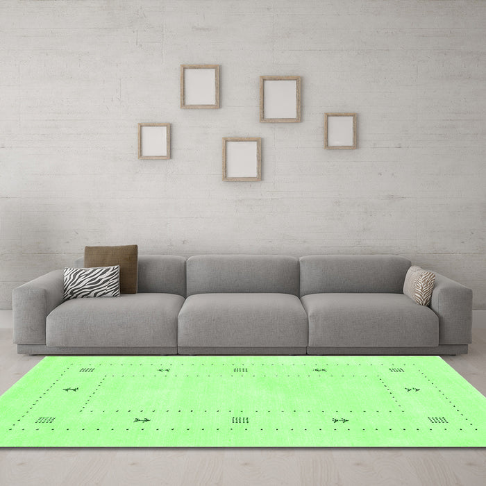 Machine Washable Solid Green Modern Area Rugs in a Living Room,, wshcon2038grn