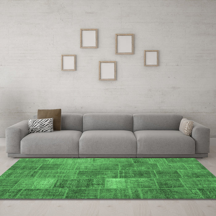 Machine Washable Patchwork Emerald Green Transitional Area Rugs in a Living Room,, wshcon2041emgrn