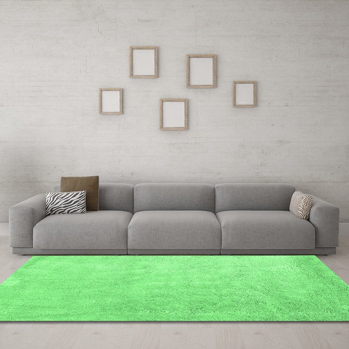 Machine Washable Abstract Emerald Green Contemporary Area Rugs in a Living Room,, wshcon2052emgrn