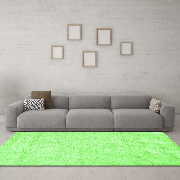 Machine Washable Solid Green Modern Area Rugs in a Living Room,, wshcon2054grn