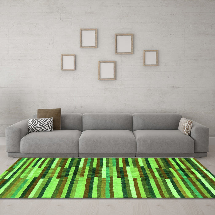 Machine Washable Abstract Green Contemporary Area Rugs in a Living Room,, wshcon2070grn