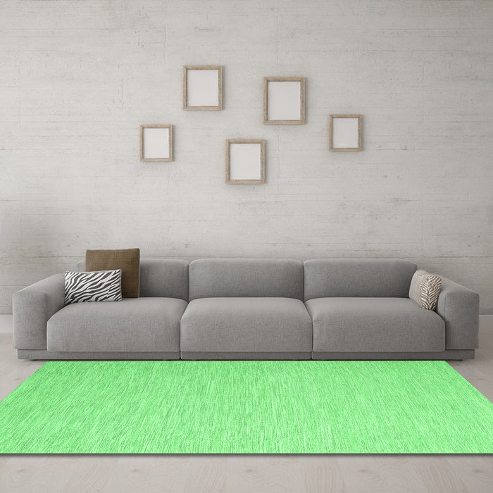 Machine Washable Abstract Emerald Green Contemporary Area Rugs in a Living Room,, wshcon2077emgrn