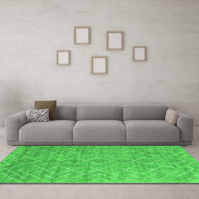 Machine Washable Abstract Green Contemporary Area Rugs in a Living Room,, wshcon2078grn