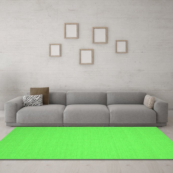Machine Washable Solid Green Modern Area Rugs in a Living Room,, wshcon207grn