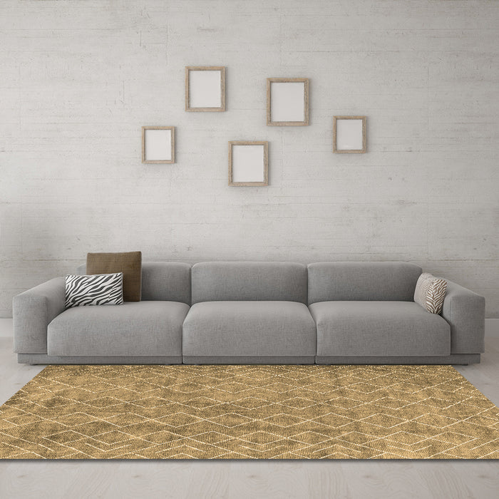 Machine Washable Abstract Brown Contemporary Rug in a Living Room,, wshcon2086brn