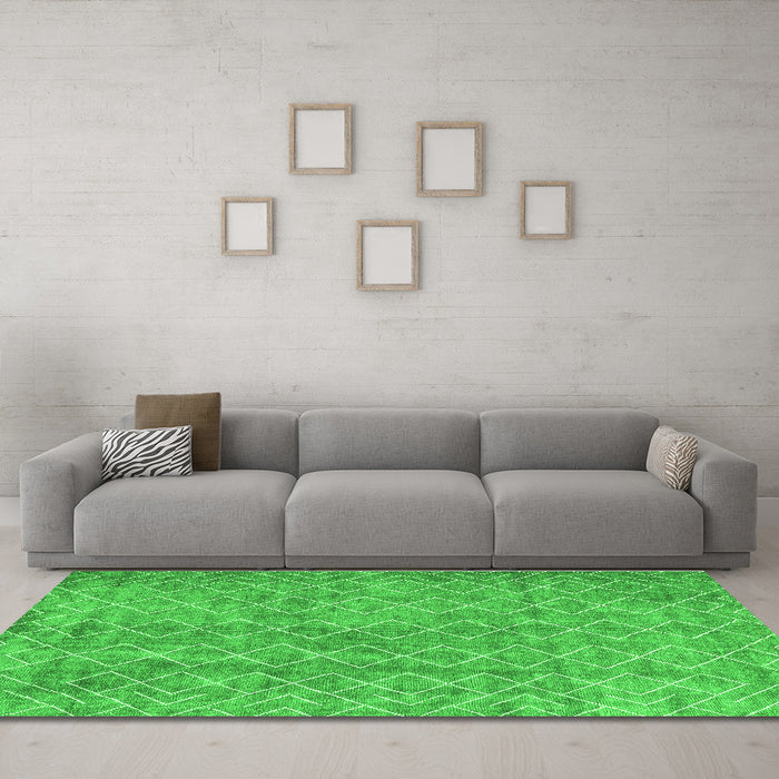 Machine Washable Abstract Green Contemporary Area Rugs in a Living Room,, wshcon2086grn