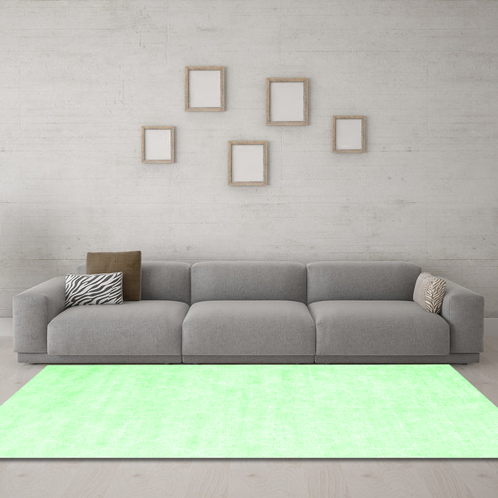 Machine Washable Solid Emerald Green Modern Area Rugs in a Living Room,, wshcon2093emgrn