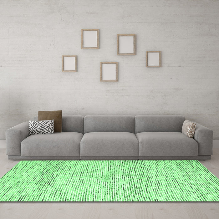 Machine Washable Solid Emerald Green Modern Area Rugs in a Living Room,, wshcon2095emgrn