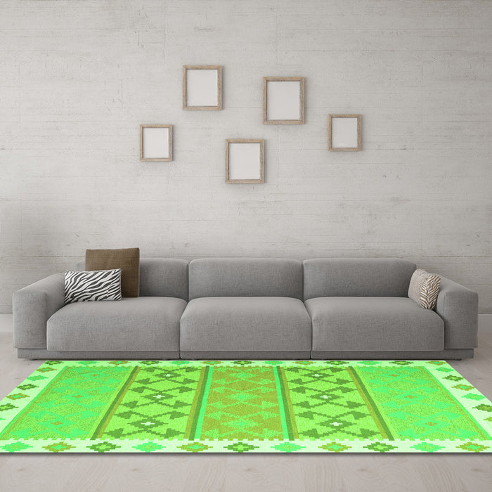 Machine Washable Abstract Green Contemporary Area Rugs in a Living Room,, wshcon2106grn