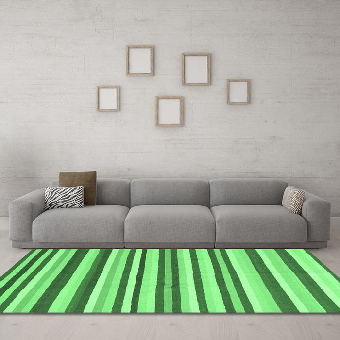 Machine Washable Abstract Emerald Green Contemporary Area Rugs in a Living Room,, wshcon2114emgrn
