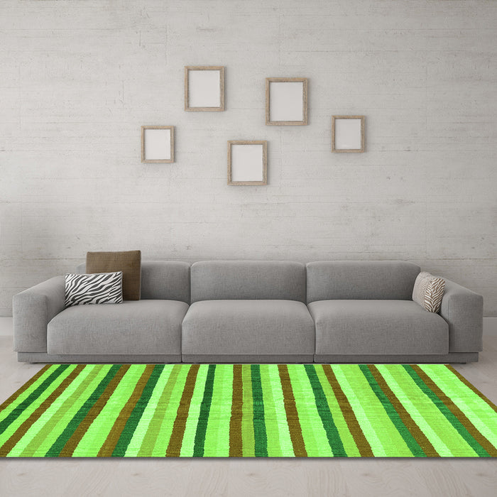 Machine Washable Abstract Green Contemporary Area Rugs in a Living Room,, wshcon2114grn