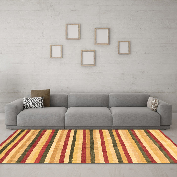 Machine Washable Abstract Brown Contemporary Rug in a Living Room,, wshcon2114brn
