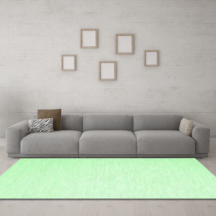 Machine Washable Solid Emerald Green Modern Area Rugs in a Living Room,, wshcon2123emgrn
