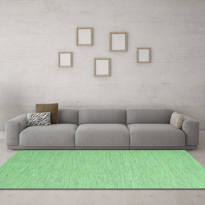 Machine Washable Abstract Emerald Green Contemporary Area Rugs in a Living Room,, wshcon2135emgrn