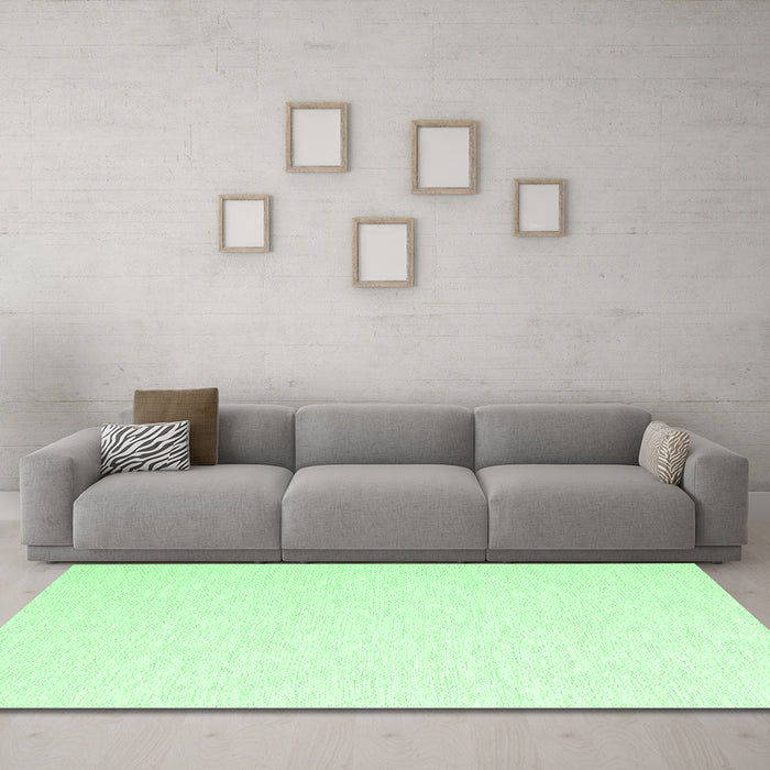 Machine Washable Solid Emerald Green Modern Area Rugs in a Living Room,, wshcon2137emgrn